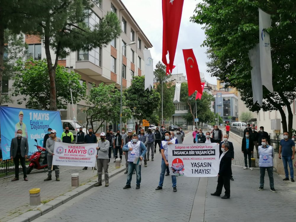 Denizli'de Emekçiler Merkezefendi Belediyesi Önünde 1 Mayıs'ı Kutladı 