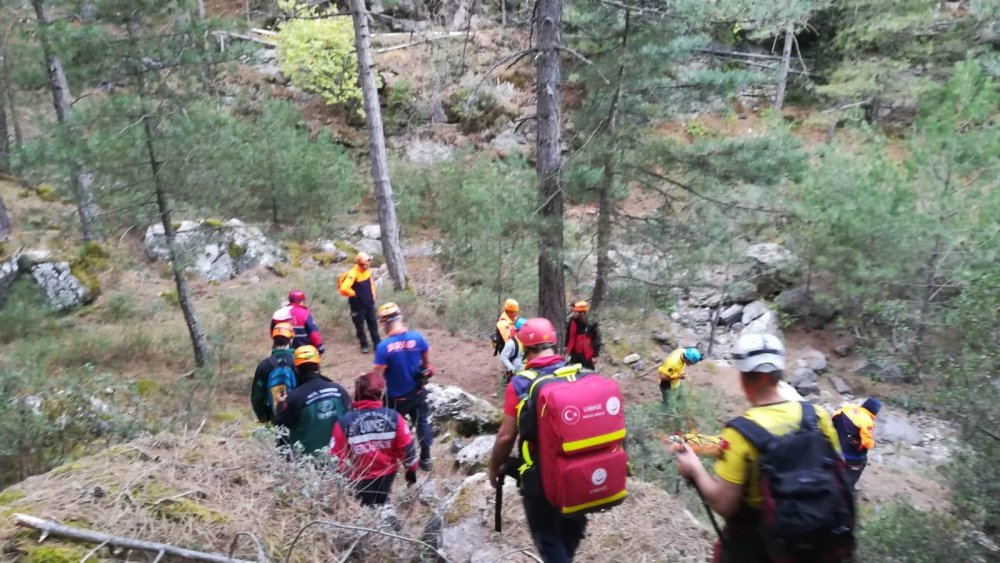Denizli'de dağda mahsur kalan 2 kişi kurtarıldı