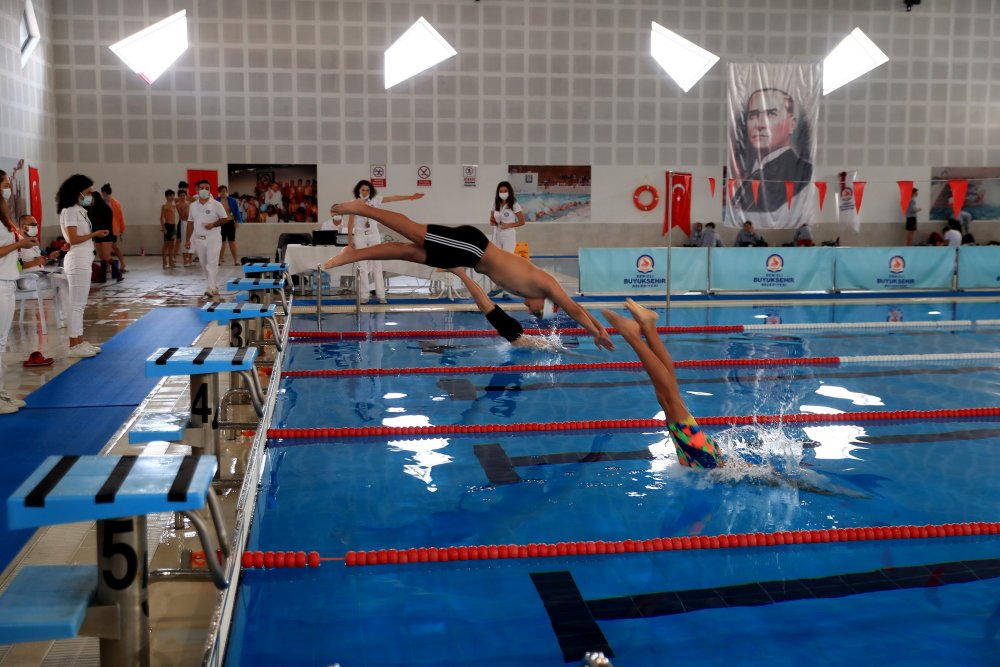 Büyükşehir, Yüzme Şampiyonasına Ev Sahipliği Yapıyor