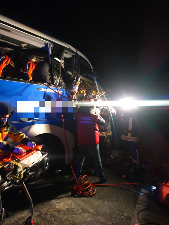 Son Dakika! Bozkurt'ta Otobüs Tıra Çarptı 1 Ölü 21 Yaralı