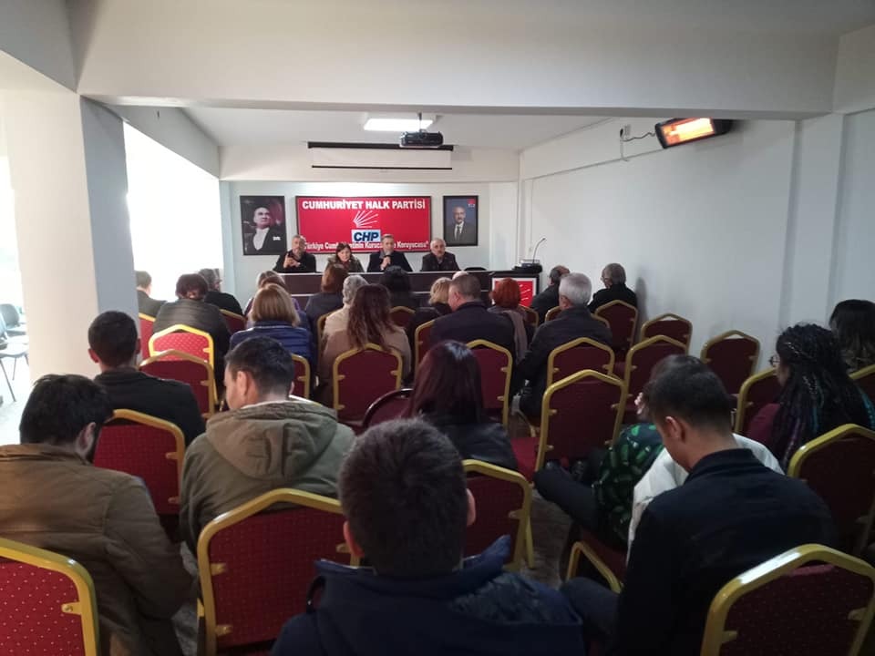 Cumhuriyet Halk Partisi (CHP) Denizli İl Başkanı Mahir Akbaba, CHP parti örgütü ile toplantı yaptı.