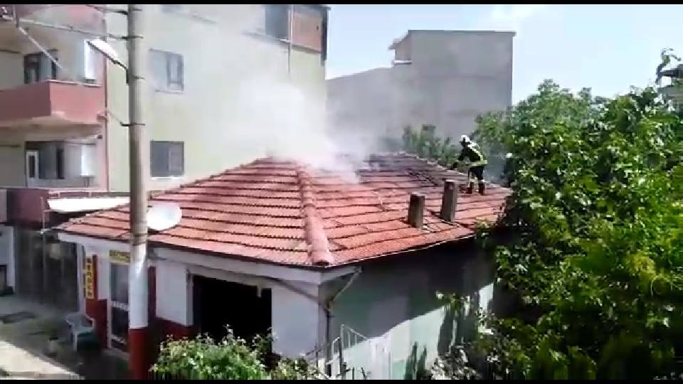 Bakkal'da yangını ucuz atlatıldı