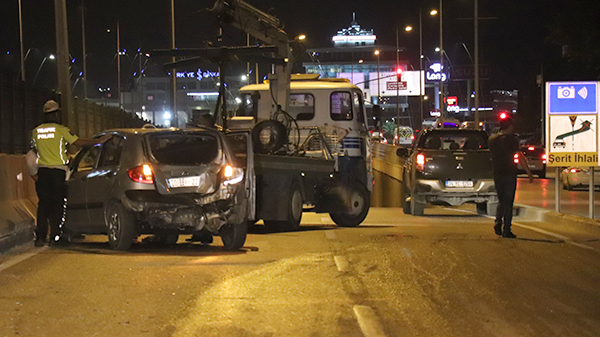 Denizli'de Motosiklet Otomobile Arkadan Çarptı: 2 Kişi Ağır Yaraladı
