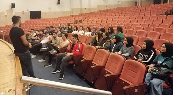 Denizli Özel Vildan Anadolu Lisesi, 11 ve 12 sınıf öğrencilerini üniversite tercihleri hakkında bilgi sahibi olmaları, üniversite yaşamı ve akademik kariyerlerine dair fikir edinmeleri için İzmir'deki üniversiteleri gezdirdi.