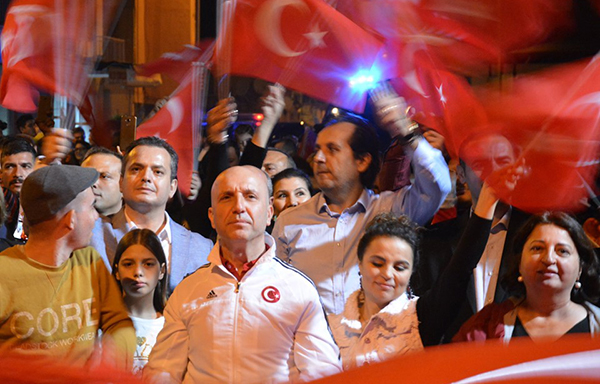 Sarayköy'deki Cumhuriyet Yürüyüşüne Yoğun Katılım