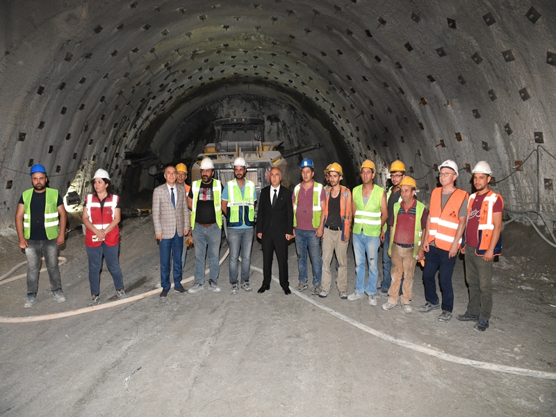 Denizli Valisi Hasan Karahan Honaz Tüneli’nden Araç ile Geçti