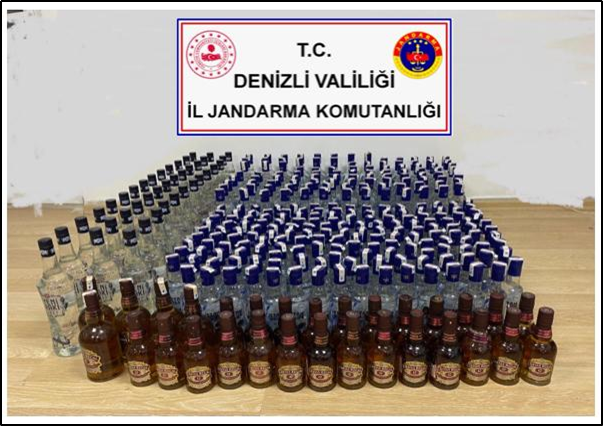 Denizli'de Jandarma'dan sahte bandrollü alkol operasyonu gerçekleştirildi.