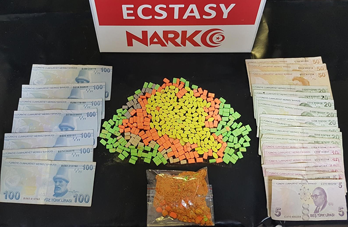 Karşıyaka’da 5 Uyuşturucu Satıcısı Yakalandı