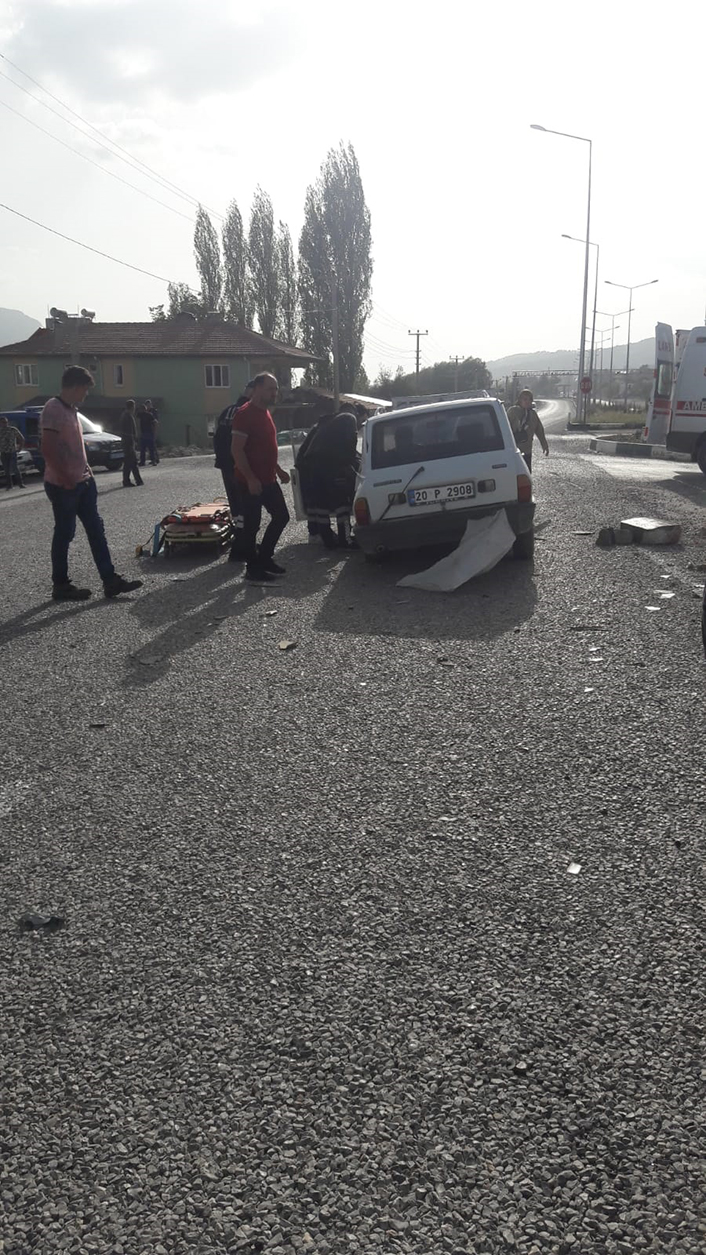 Çameli'de 2 araç çarpıştı: 2 yaralı