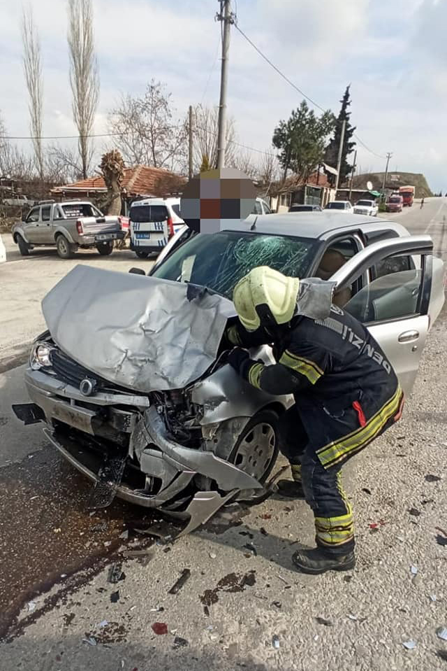 Karakurtta Trafik Kazası 4 Yaralı