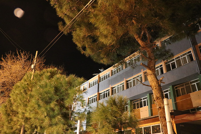 Denizli'de Rüzgar Nedeniyle Özel Okulun Çatısı Zarar Gördü 