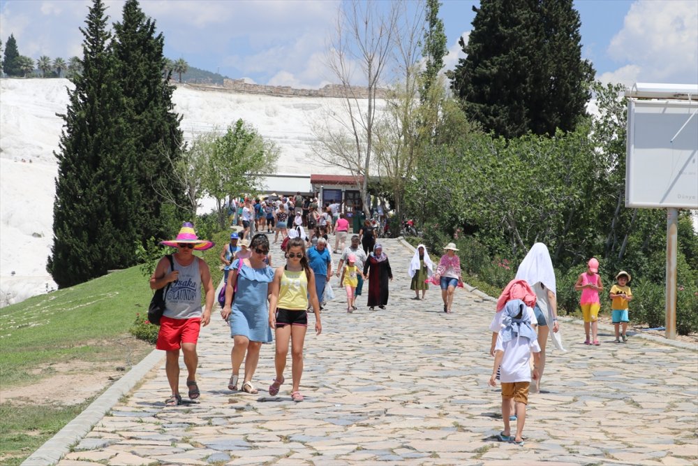 Pamukkale'yi 6 Ayda 1 Milyon Turist Gezdi