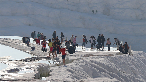 156 bin Turist Pamukkale'yi Gökyüzünden İzledi
