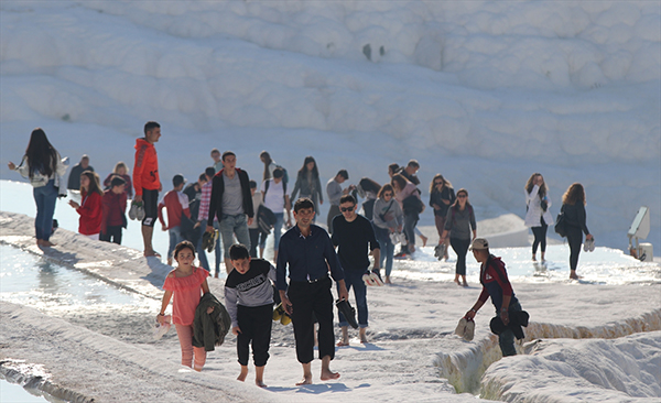 156 bin Turist Pamukkale'yi Gökyüzünden İzledi