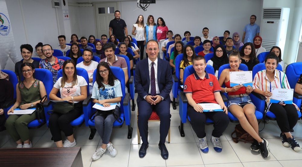Pamukkale Belediyesi'nden Gençlere Yabancı Dil Desteği