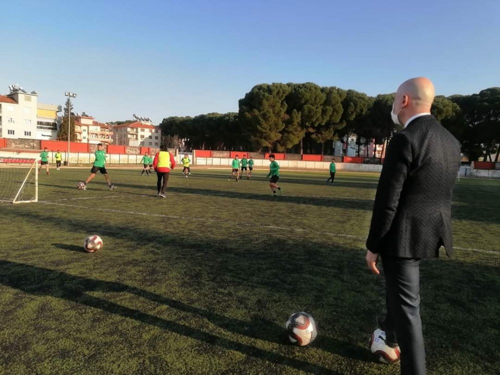 Başkan Özbaş Sarayköyspor'u ilk antrenmanında yalnız bırakmadı 