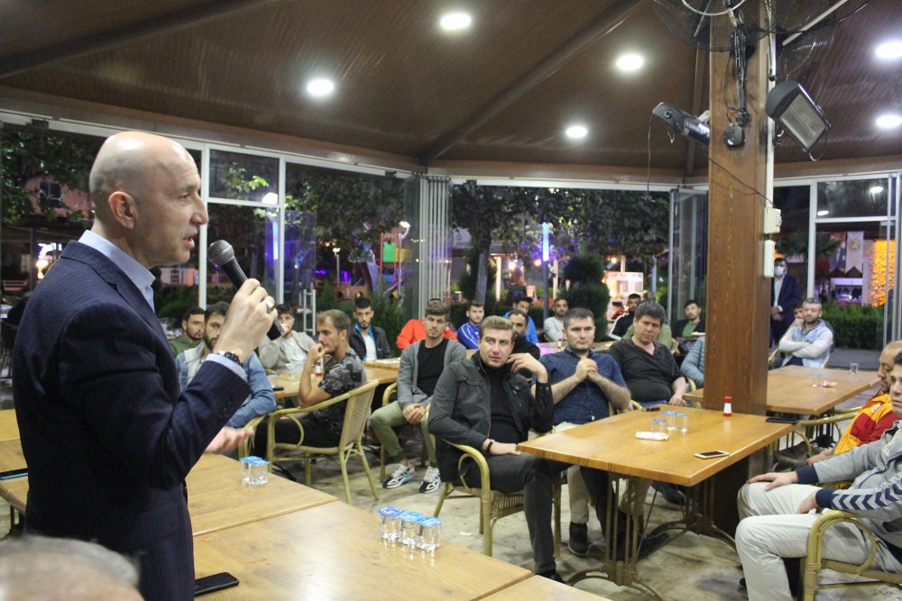Başkan Özbaş'tan Futbolculara Moral Yemeği 