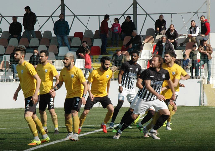 Tavas Birlikspor, lider Bucak Belediye Oğuzhanspor'a 2-1 yenildi