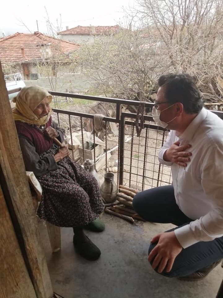 Tavas Belediye Başkanı Hüseyin İnamlık ilçeye bağlı; Akıncılar, Yeşilköy, Denizoluk, Avdan, Kayapınar ve Vakıf Mahallesinde vatandaşları evlerinde ziyaret etti. 