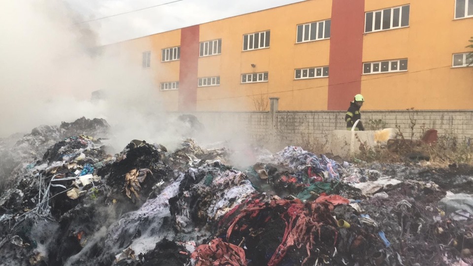 Denizli'de Tekstil Fabrikası'nda Atık Ürünler Alev Aldı